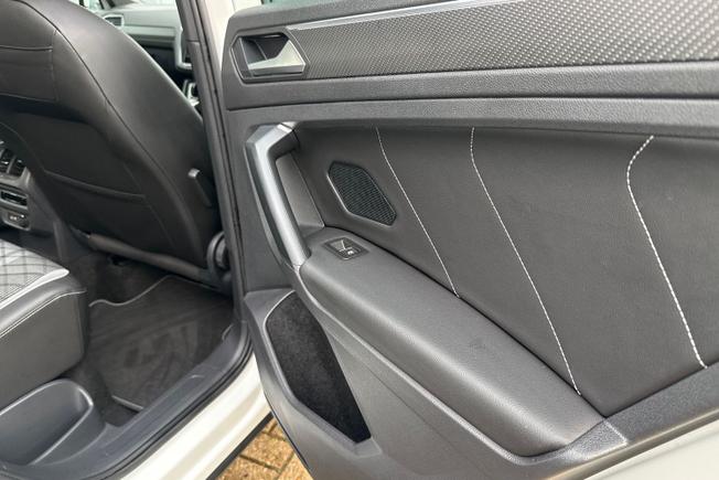 VOLKSWAGEN Tiguan Photo 36