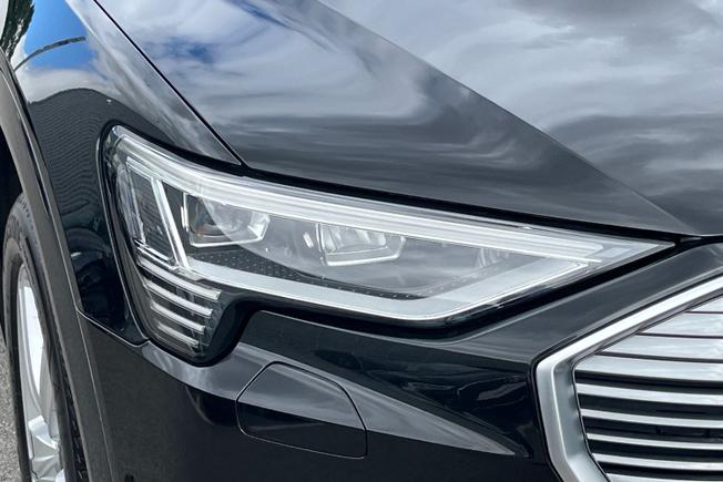 AUDI e-tron Photo 19