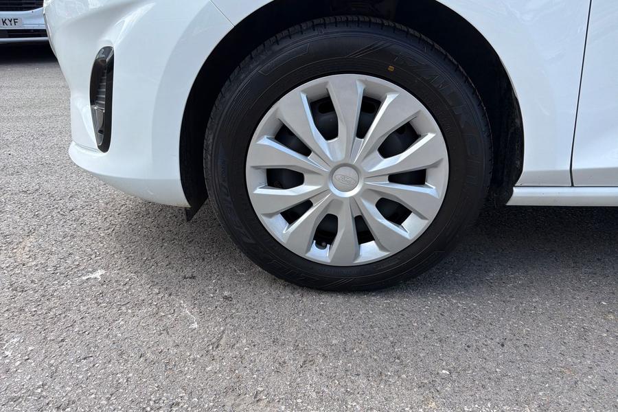 Ford FIESTA Photo autoimg-1b64b113756a4ea62cb48362ce6b5de9a4fbbbe3.jpg