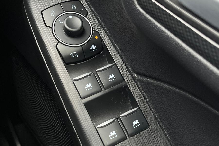 Ford Kuga Photo autoimg-1b6ea8b59424e9a5097a756adabed42a12781278.jpg