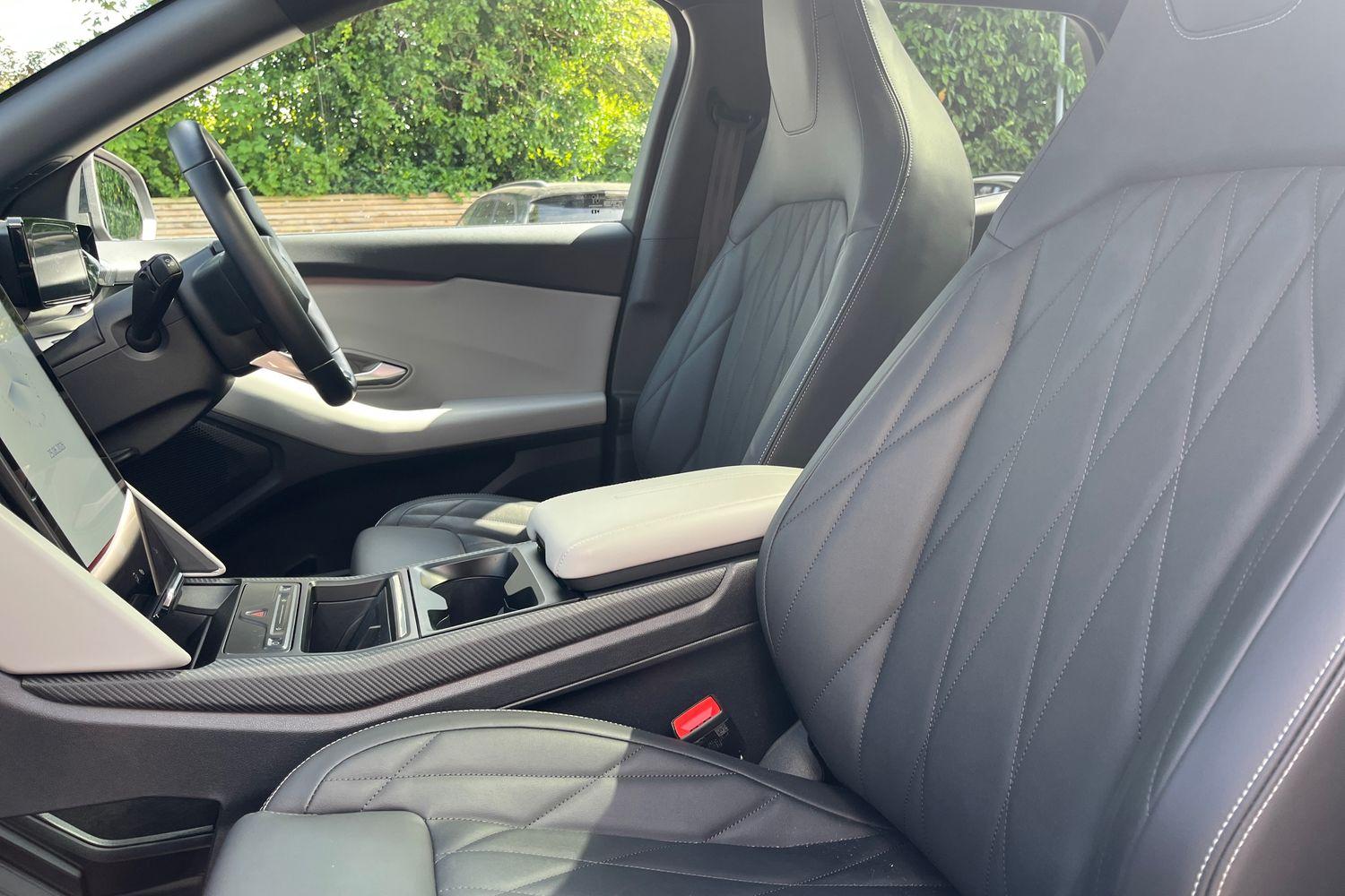 Ford Explorer Photo 18