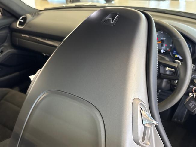 PORSCHE 718 Cayman Photo 26