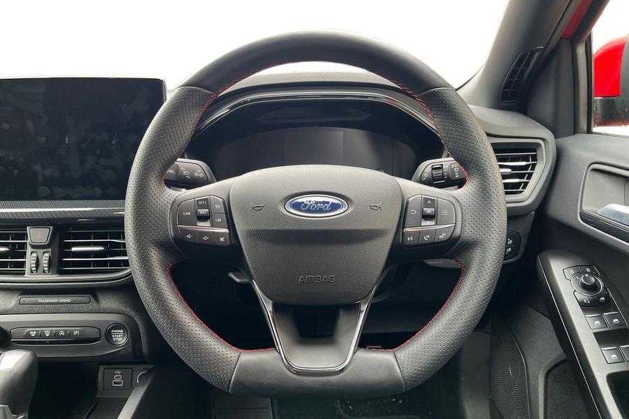Ford FOCUS Photo autoimg-1b7a6ccd0b3257f27f4624e3ac1c58b27431dce8.jpg