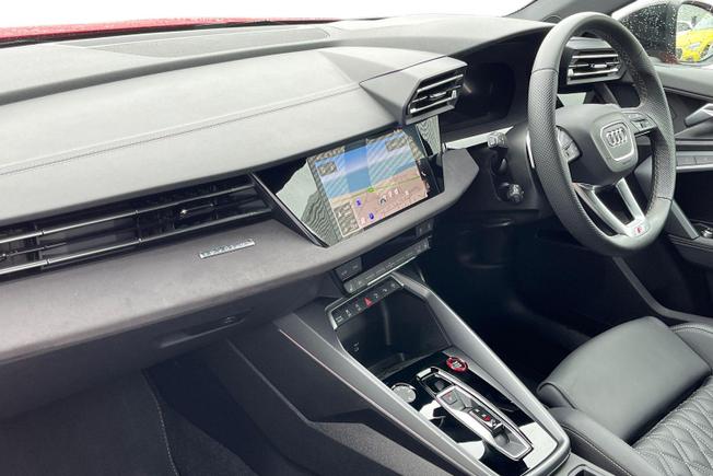AUDI S3 Photo 2
