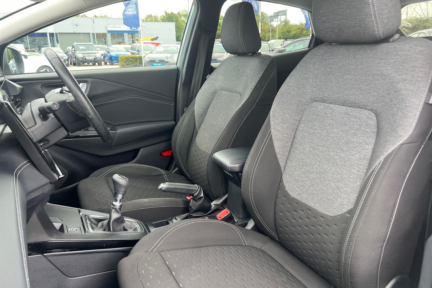 Ford PUMA Photo 18