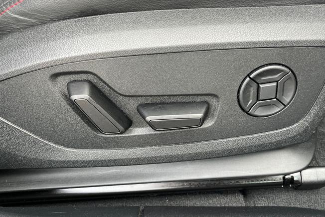 AUDI S6 E-Tron Avant Photo 54