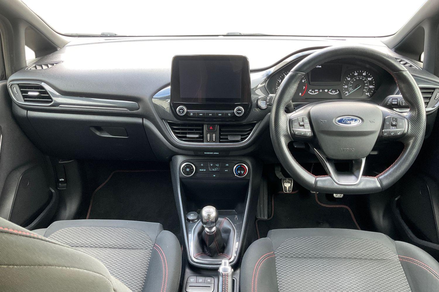 Ford FIESTA Photo 9