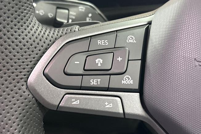 VOLKSWAGEN T-Roc Photo 16