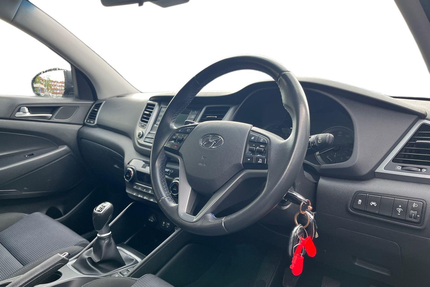 Hyundai TUCSON Photo 8