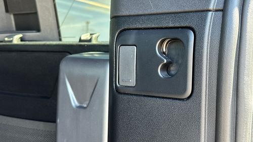Land Rover Defender Photo autoimg-1b9021a0b0aa9d759a0dde67f6b0f58cc85c0e57.jpg