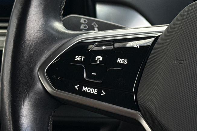 VOLKSWAGEN ID.4 Photo 16