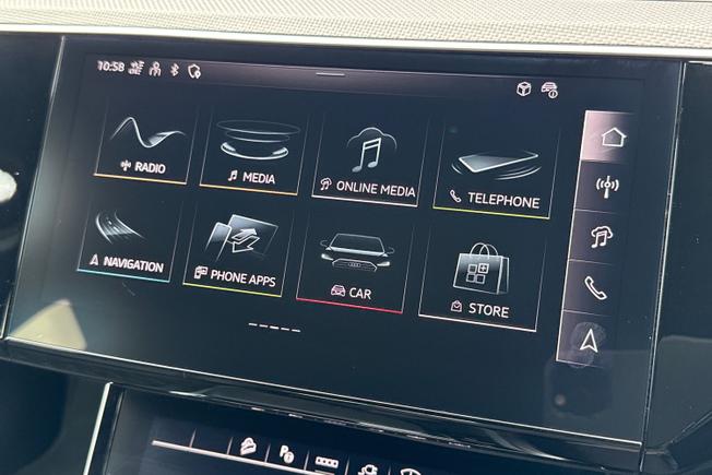 AUDI Q8 E-Tron Photo 21