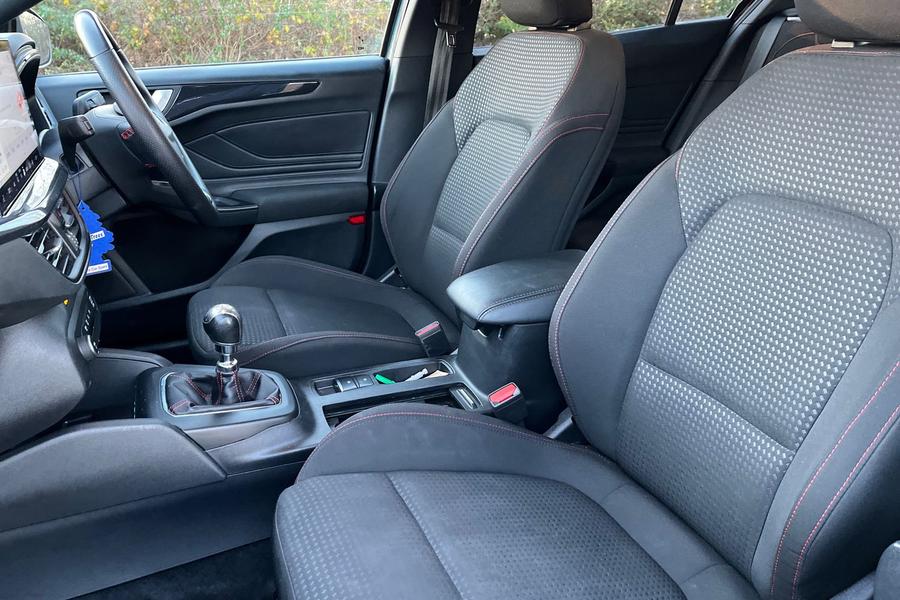 Ford FOCUS Photo autoimg-1b9882d7f79815dc3cf697eccaae01042f110b18.jpg