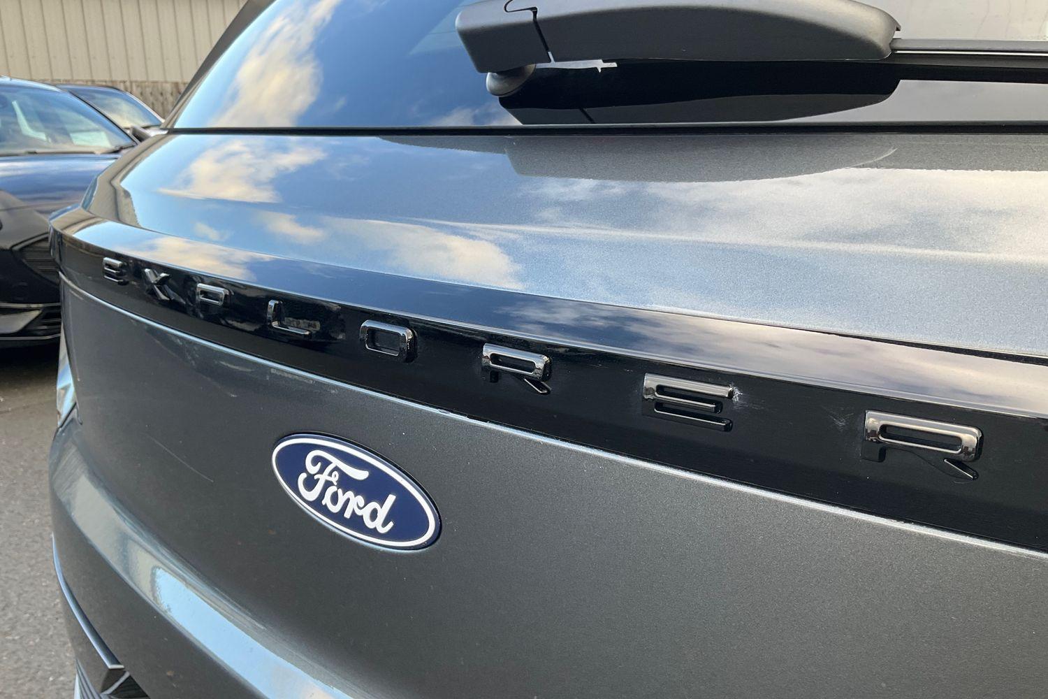 Ford Explorer Photo 39