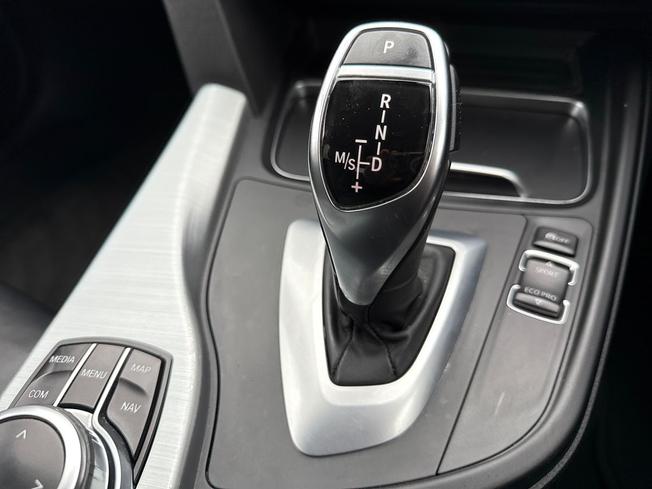BMW 3 Series Photo 37