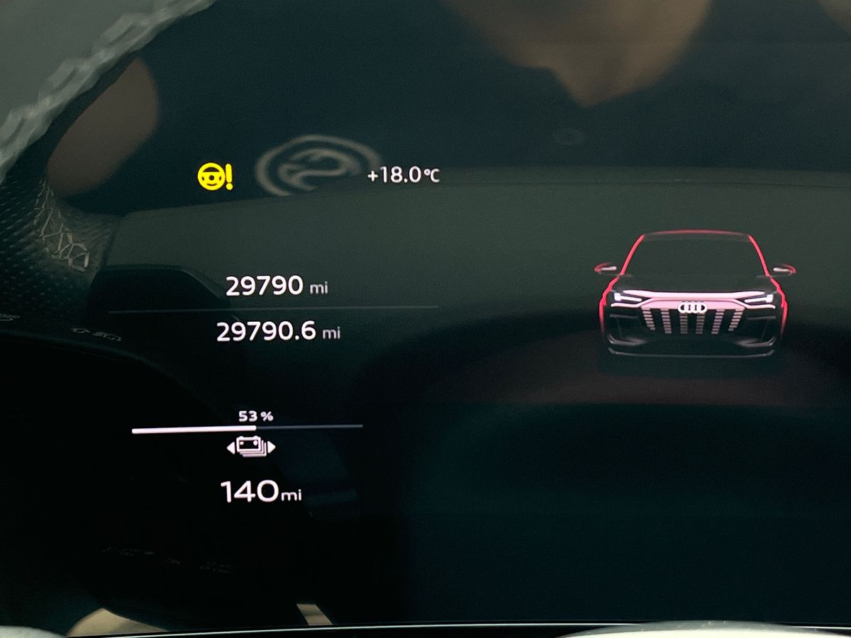 Audi Q6 e-tron Photo 43