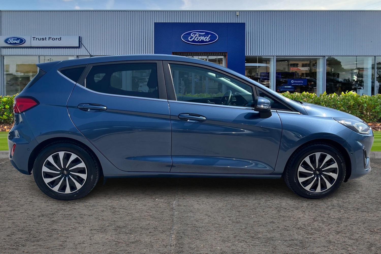 Ford FIESTA Photo 2