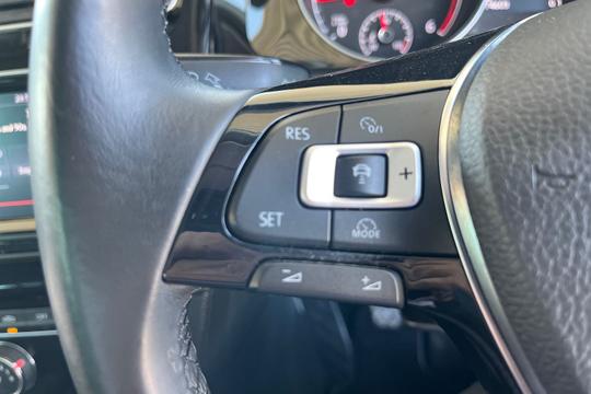 Volkswagen Golf Photo autoimg-1bb432654eed59892b80ab8177aa71beb3a2a622.jpg