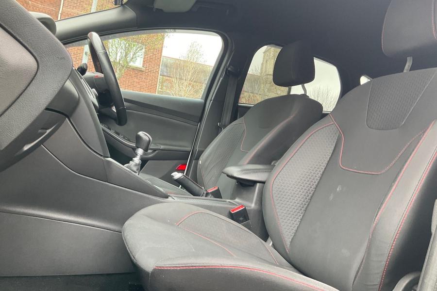 Ford FOCUS Photo autoimg-1bb6470b16cc212a0fb36c01cf5157c434c91672.jpg