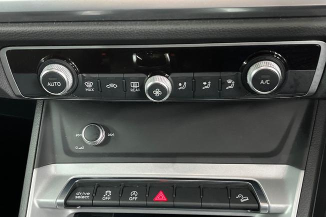 AUDI Q3 Photo 26