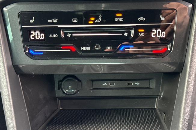 VOLKSWAGEN Tiguan Photo 23