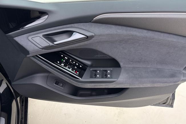 AUDI S6 E-Tron Avant Photo 24