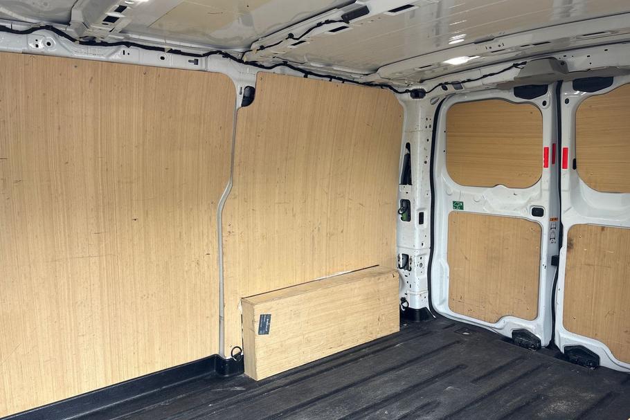 Used Ford TRANSIT CUSTOM LA24MTK 4