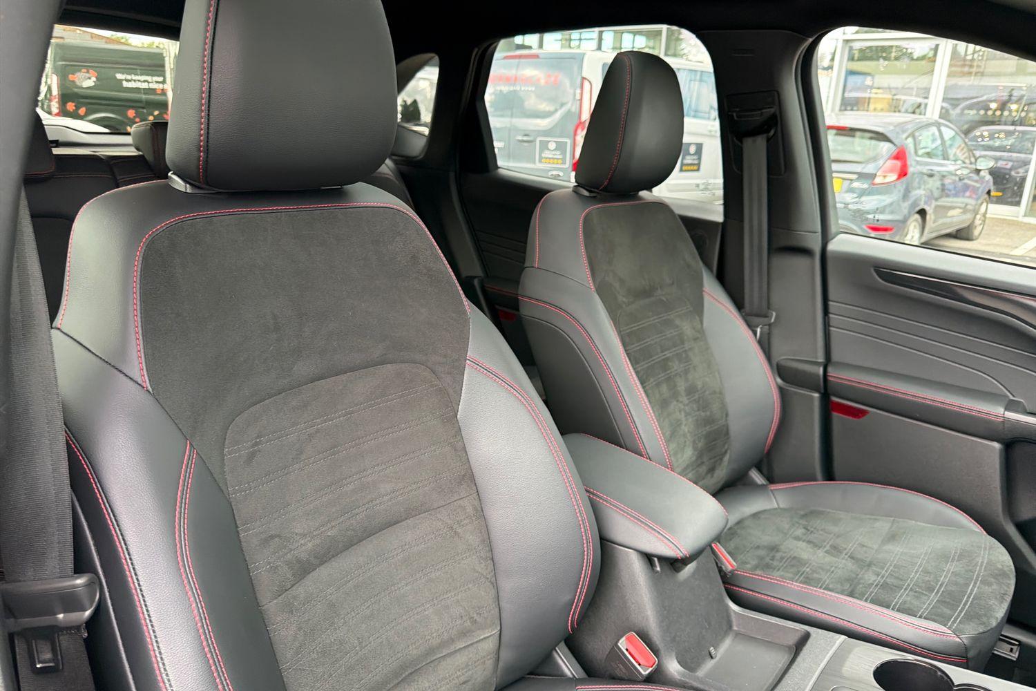 Ford KUGA Photo 16
