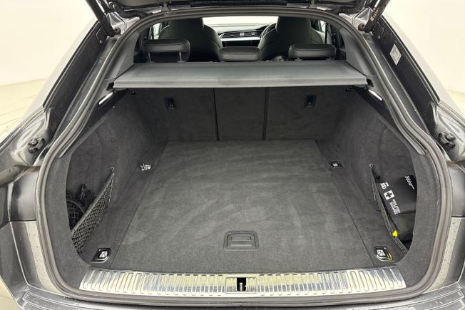 AUDI E-Tron S Photo 12