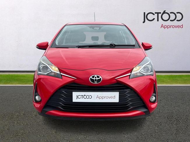 TOYOTA Yaris Photo 8
