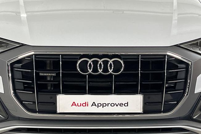 AUDI Q8 Photo 39