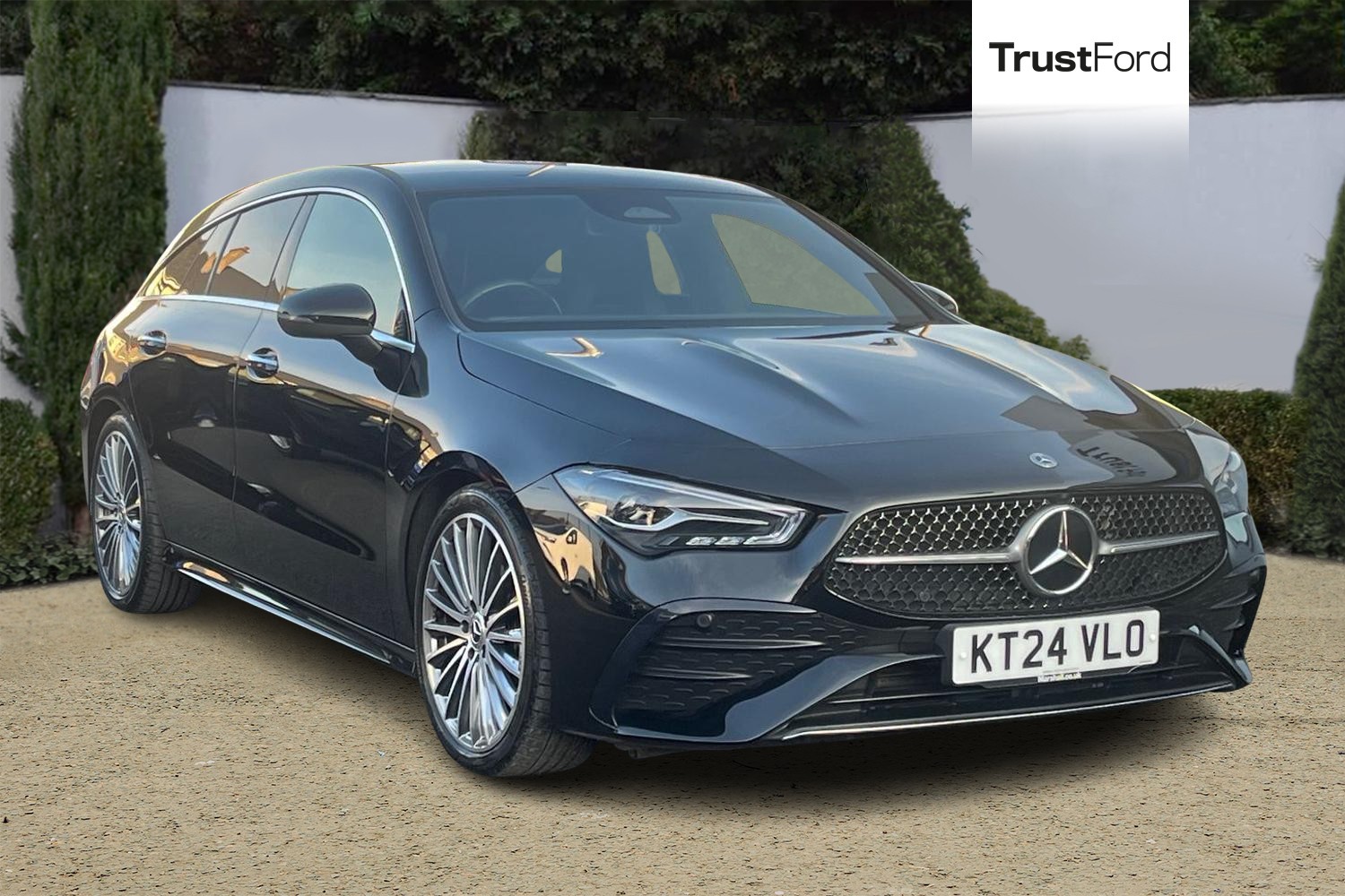 Mercedes-Benz CLA Photo 0