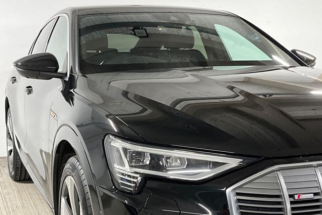 AUDI e-tron Photo 38