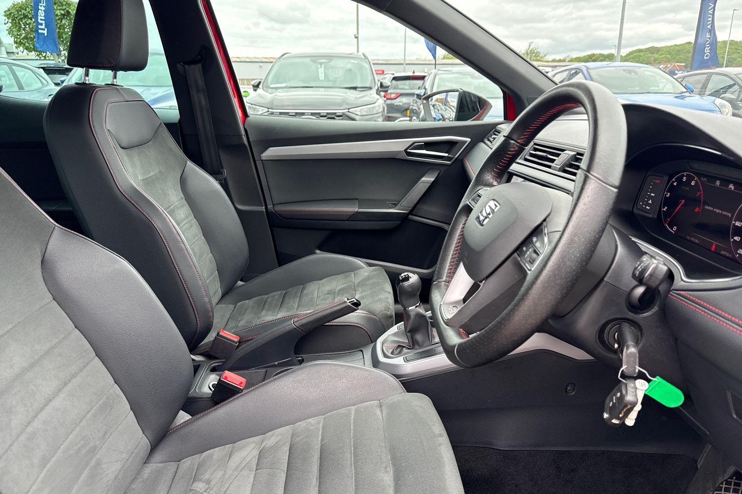 SEAT ARONA Photo 16