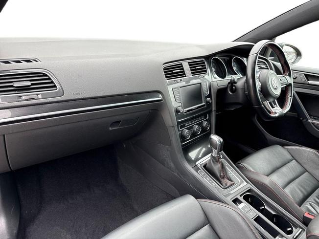 VOLKSWAGEN Golf Photo 2