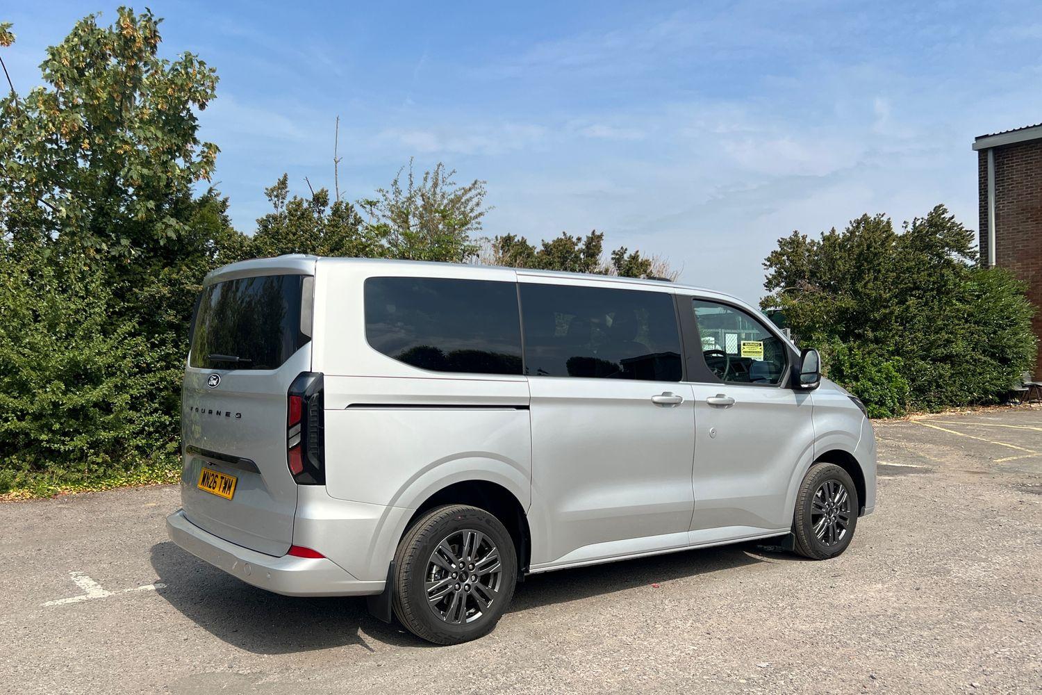 Ford TOURNEO CUSTOM Photo 30