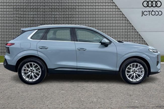 Audi  Q3 SUV Photo 4