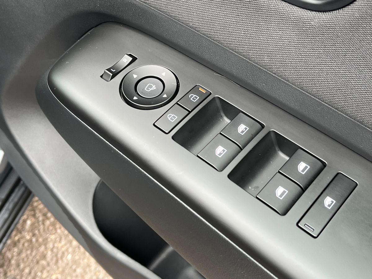Hyundai KONA Photo 26