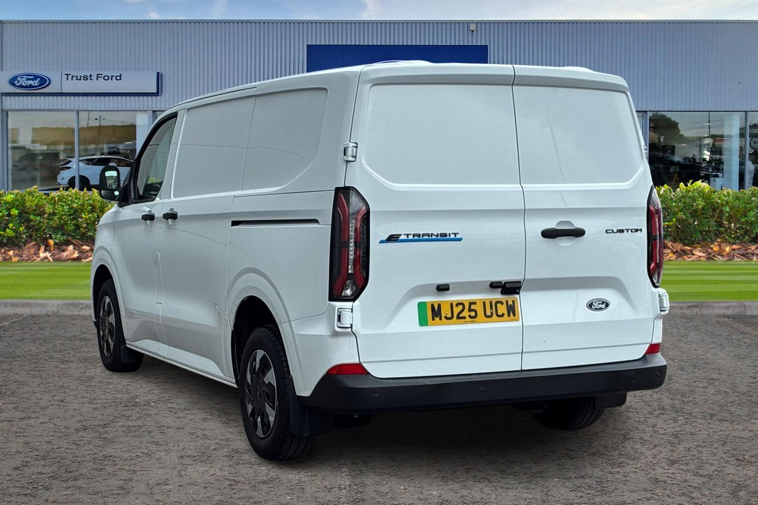 Ford E-TRANSIT CUSTOM Photo 1