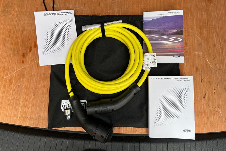 Used Ford TRANSIT CONNECT 9