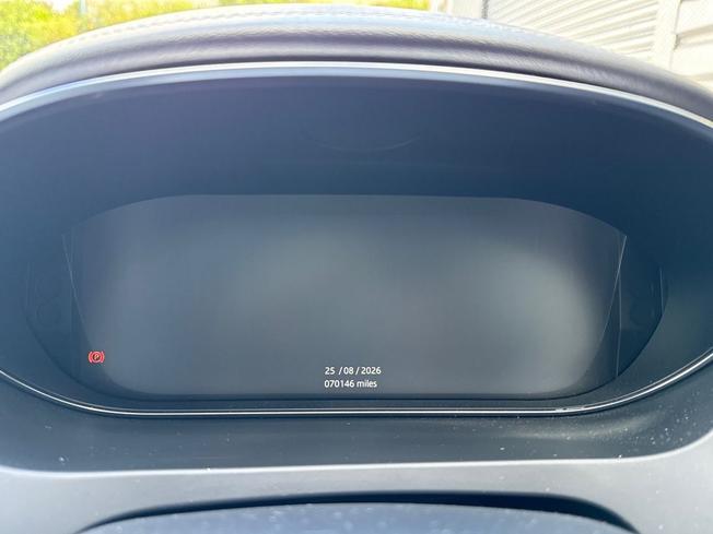 Jaguar E-PACE Photo 15