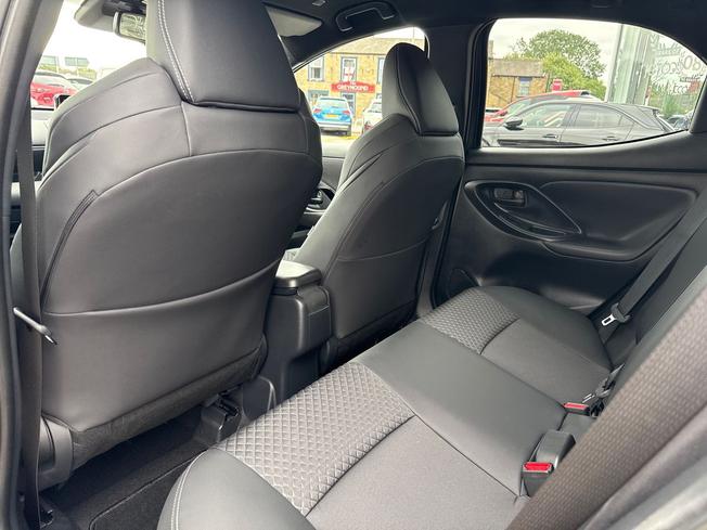 TOYOTA Yaris Photo 38