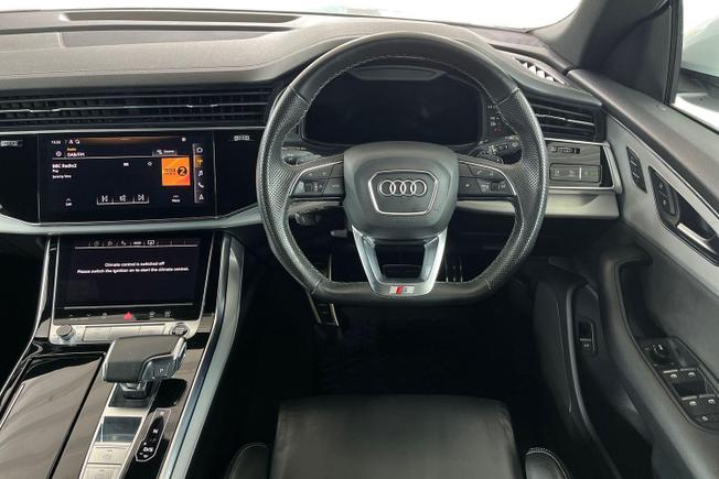 AUDI Q8 Photo 11