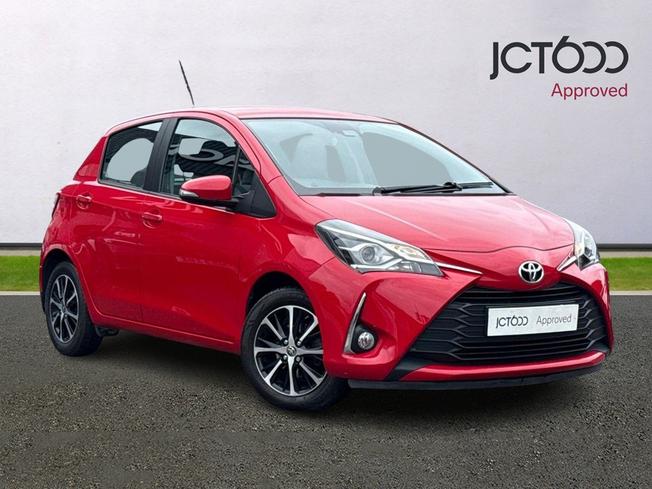 TOYOTA Yaris Photo 1