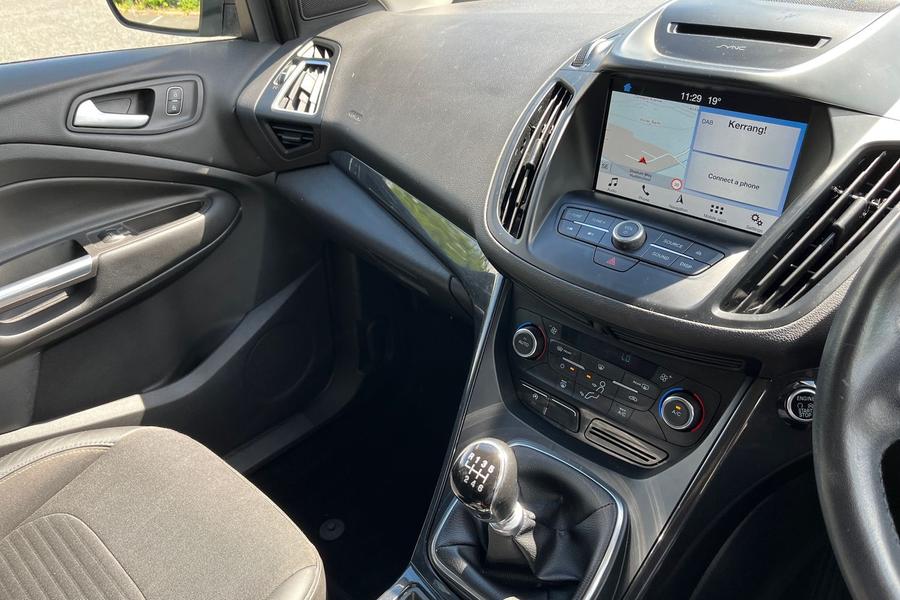 Ford KUGA Photo autoimg-1c106c2d50d346adf3f4e7c8a88ea8518f616304.jpg
