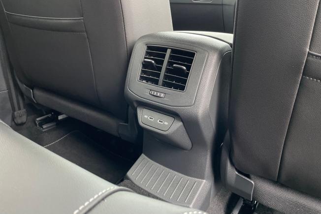 VOLKSWAGEN T-Roc Photo 31