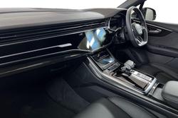 AUDI Q7 Photo 2