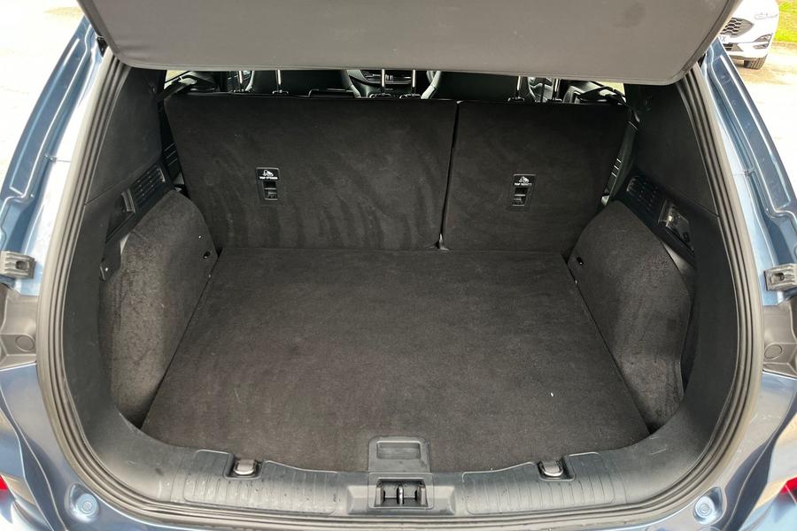 Ford Kuga Photo autoimg-1c17e4c2c3a8372d1047bb04592efbe15e00699d.jpg