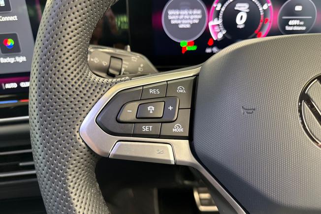VOLKSWAGEN Tiguan Photo 16