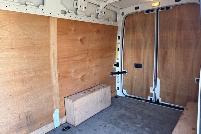 VOLKSWAGEN Crafter Photo 9